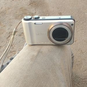 Sony cyber shot g 14.1  mega pixiels